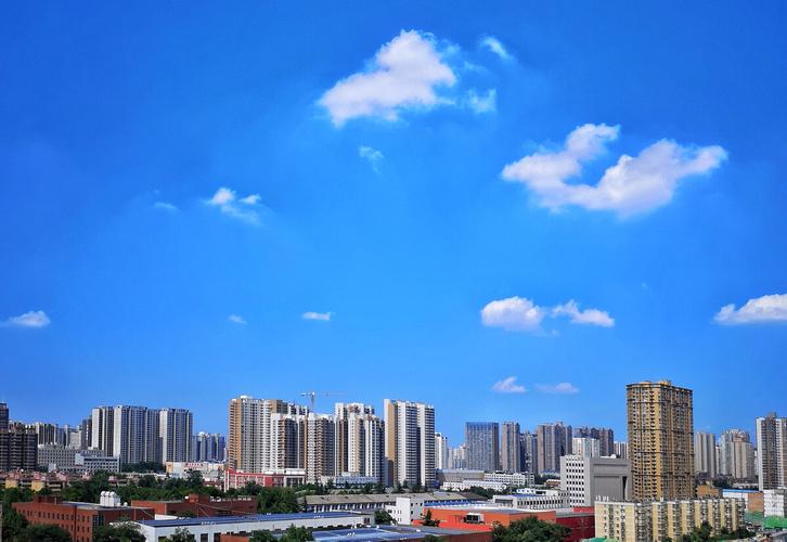 夏日的城市