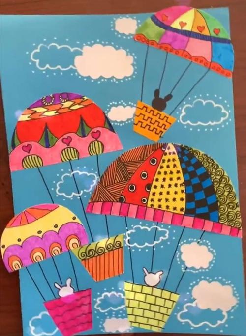 二,这幅剪贴画热气球,使用了点,线,面等有规律的装饰元素!