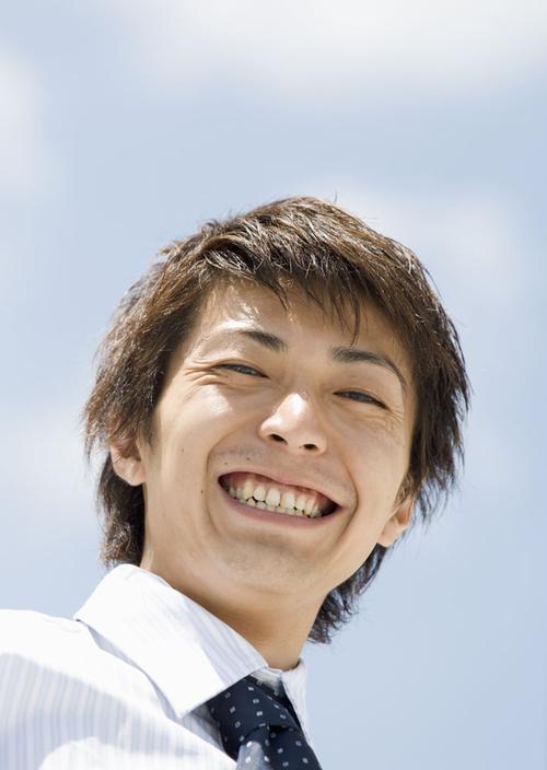 男性微笑