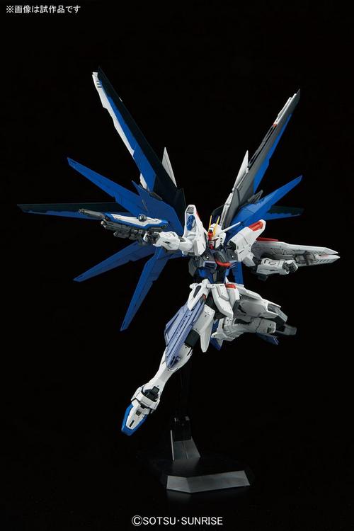 送卡 万代原装正品 mg 1/100 自由高达 ver.2.0 freedom