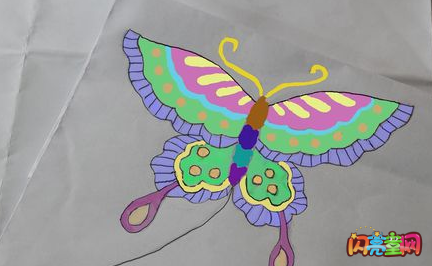 漂亮蝴蝶风筝的简笔画