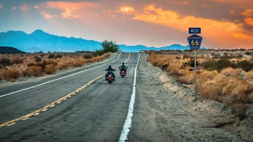     :充满传奇与故事性的66号公路