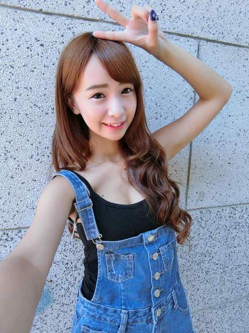 台湾美女玩家张雅涵海量美照清纯可爱魅力无限