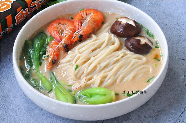 秋天吃早餐儿子迷上了这款汤汁鲜浓面条油润做法超简单