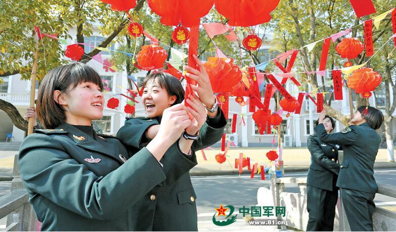 军营春意闹∣火箭军某部张灯结彩迎新年