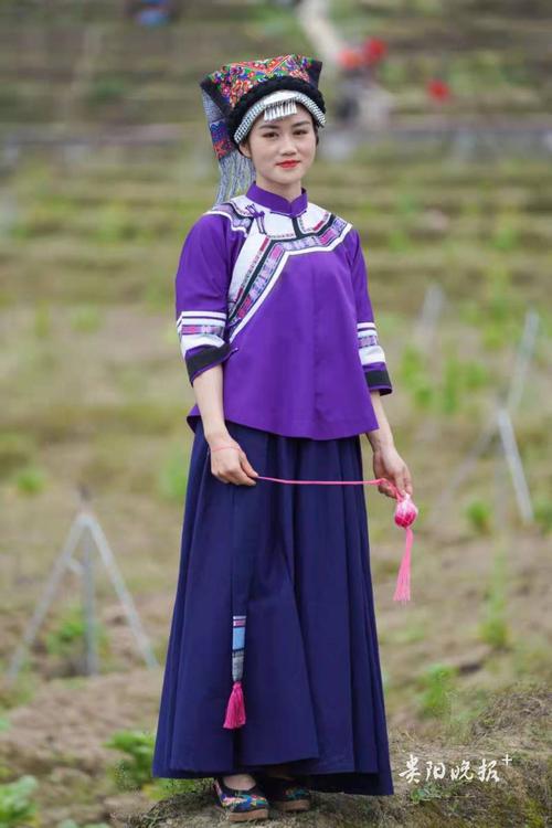 【图集】贵州望谟:梯田走秀 展布依族服饰之美