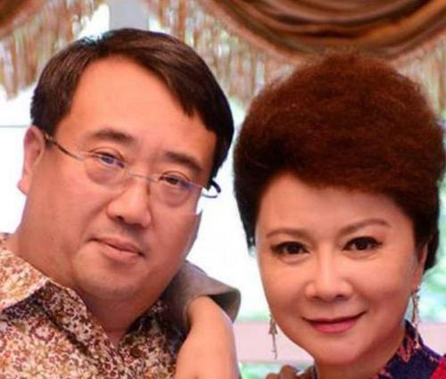 59岁蔡明藏了34年的儿子曝光,原来是他,难怪蔡明深藏