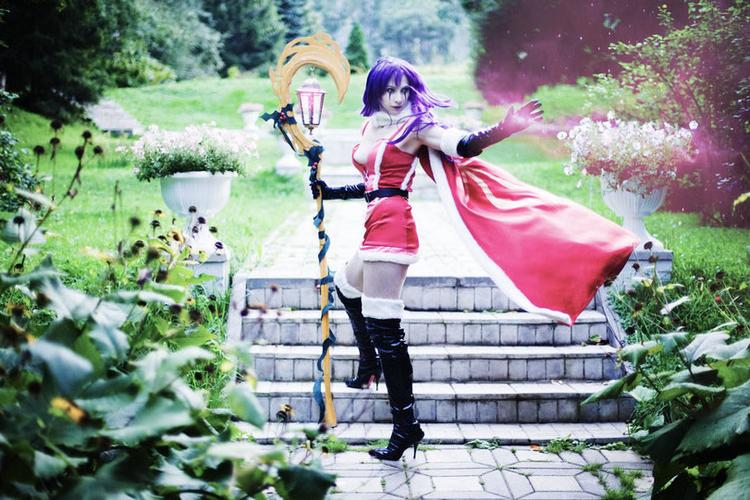 性感御姐魅力难挡 幸福女神乐芙兰cos