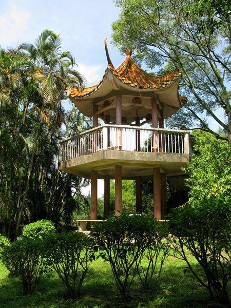 湛江风情之赤坎区(寸金桥公园) (/)