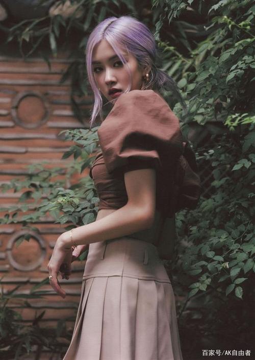 blackpink成员朴彩英(rosé)汉城夏季日记2020封面