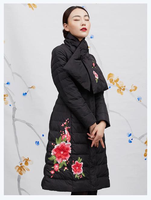 雪国天娇秋冬新款复古中国风女装绣花修身显瘦羽绒服女中长款反季