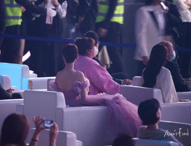 杨紫这背影图真的美到我了