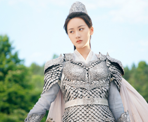 说实话,在《琉璃》剧中,袁冰妍扮演的褚璇玑太飒了,尤其当变成"