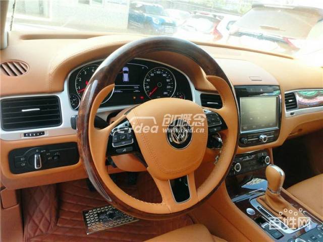 大众途锐内饰个性改装 仪表台方向盘修复翻新