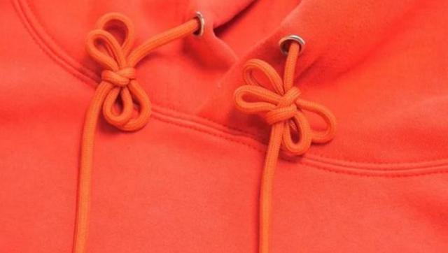 卫衣绳子的花样系法-衣服带子怎么打结教程