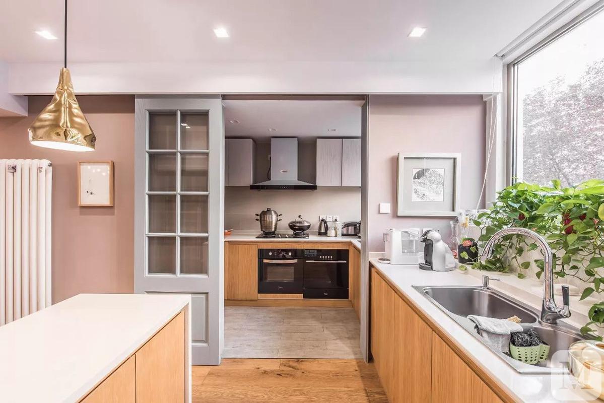 03 如何实现中西双厨 想要在家里实现中西双厨,应该怎么设计呢?