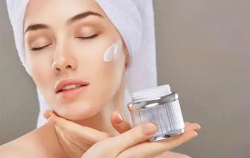 睡前皮肤护理很关键临睡前坚持做好这几件事白天自然就很美