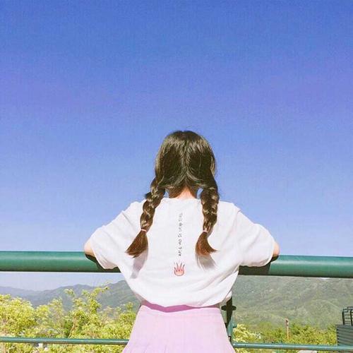 真人背影系女生头像:热爱可抵岁月漫长