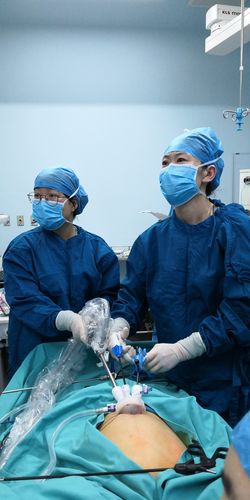 市中心医院妇科三病区在孙勃主任带领下率先开展妇科"单孔腹腔镜手术"