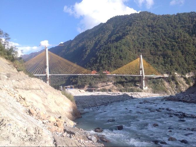 102隧道,通麦特大桥试通车     排龙沟通麦大桥于12月1日合拢,预计下