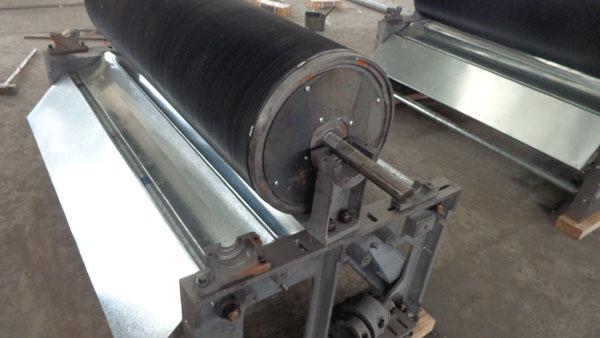 弹花机最重要的部件,调整间隙也需要以锡林为基准:    调整刺辊和锡林