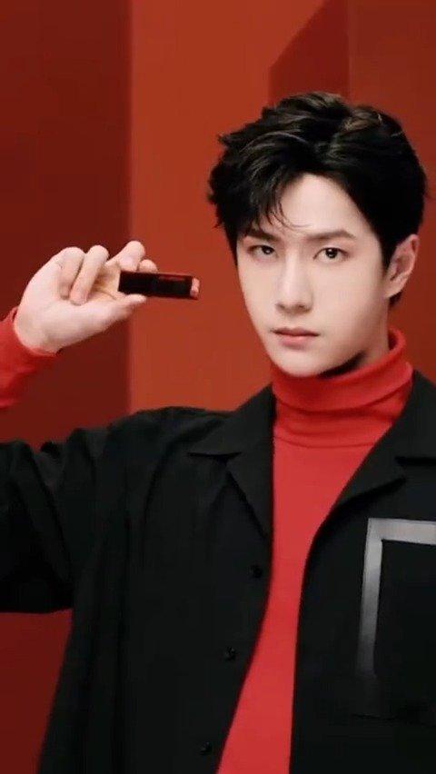王一博最新广告大片 酷盖也太帅了吧~眼神杀绝了