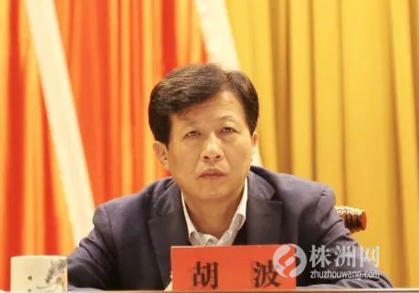 市人民检察院检察长胡波宣读表彰决定