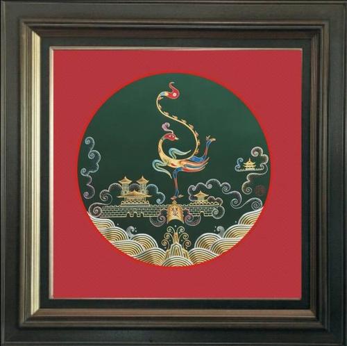 汉绣产品已由原来的民用小绣品和少量戏剧绣服发展到帐帘,披风,被面