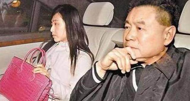 高智商刘銮雄风流史被28位情妇坑65岁娶娇妻继承遗产