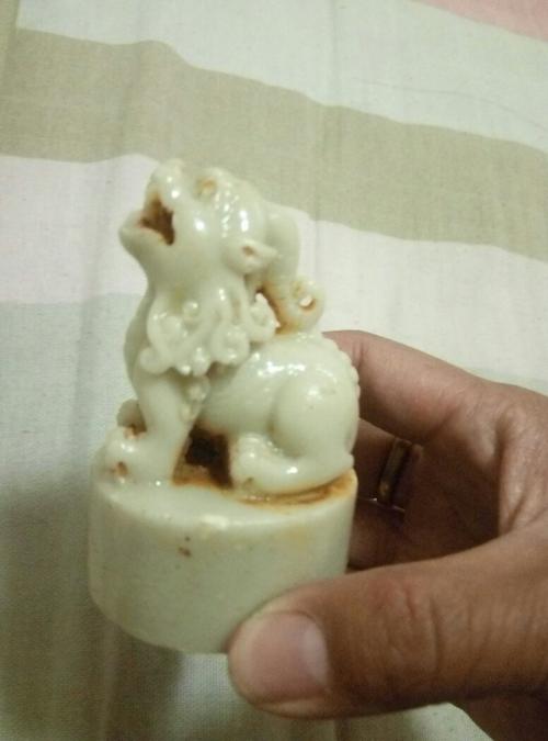 乾隆年制玉狮子多少钱,是不是真的了