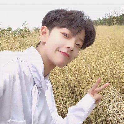 有阳光的男生头像