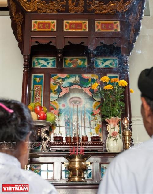 高台教信徒在家里奉祀"天眼".