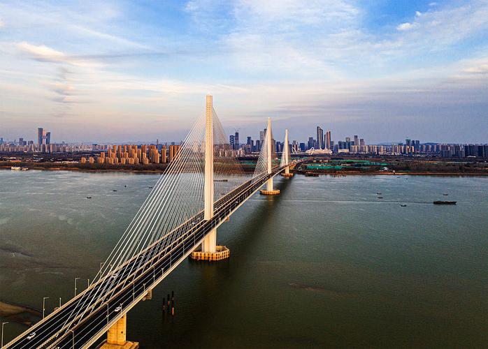江苏南京:夕阳映红江心洲长江五桥