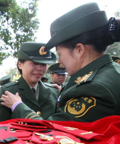 为什么每年士兵退伍时很少看到女兵退伍她们去了哪里