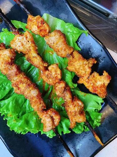 正经的新疆羊肉大串子再配上大乌苏长春这家烧烤店保准你过瘾