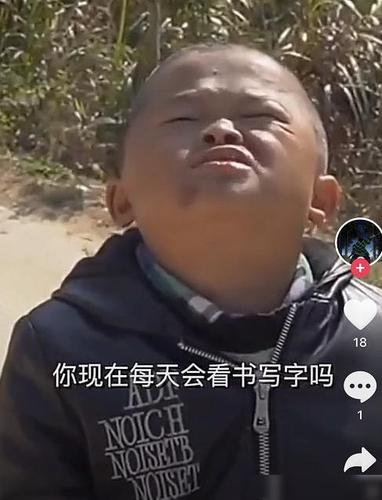 小马云"吐苹果"开始人传人,网红抢着模仿,拿奢侈浪费当有趣?