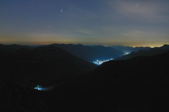 初冬行摄仰天山