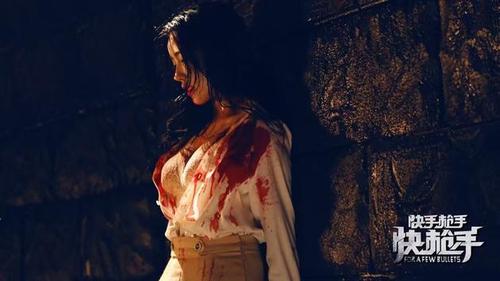 正文     新浪娱乐讯 近日,电影《快手枪手快枪手》曝光了一组施予斐