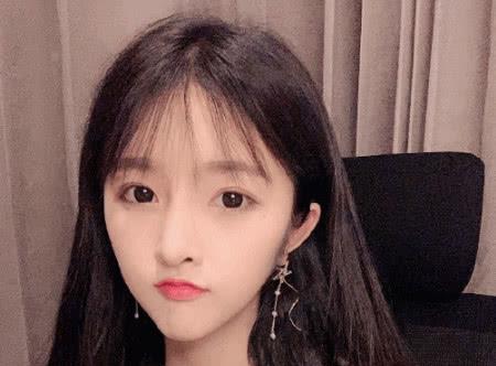 次惑小仙女被问网红收入多少,霸气回应一句话,网友:不