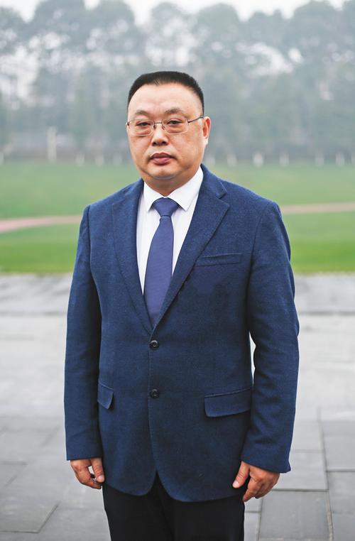 武胜县委书记谭云增强机遇意识创新工作思路推动县域经济发展取得新