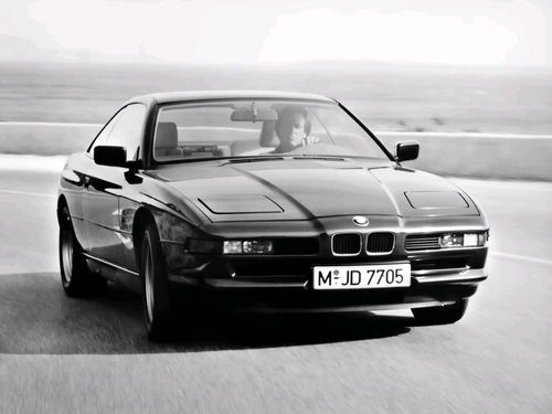 helmutmarko驾驶bmw850i1989款拉着神代凌牙去参加从维也纳到蒙绍的