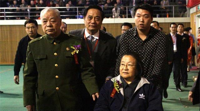 毛主席爱女李讷,晚年谈二婚丈夫王景清:和他结婚后,我