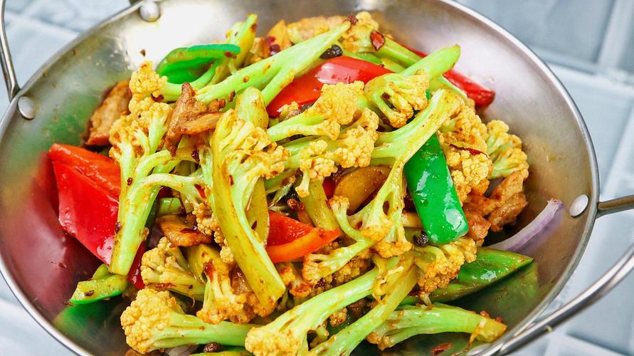 这才是干锅花菜的正确做法,吃着太香了,下酒下饭,看着都想吃!