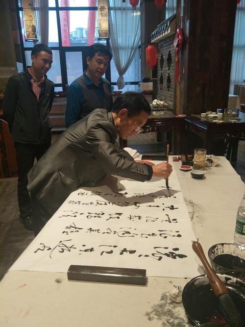 书法家张福祥先生现场挥毫泼墨!