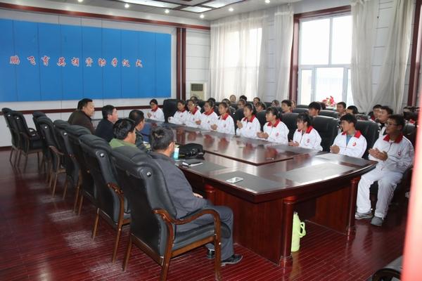 通榆县第一中学举办"鹏飞育英"捐资助学仪式