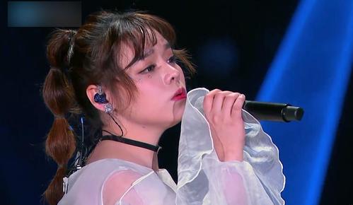 "宝藏女孩"黄霄云惊现海豚音 歌唱功底十足获赞满满