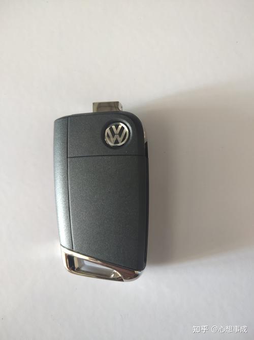 大众高尔夫钥匙换电池方法