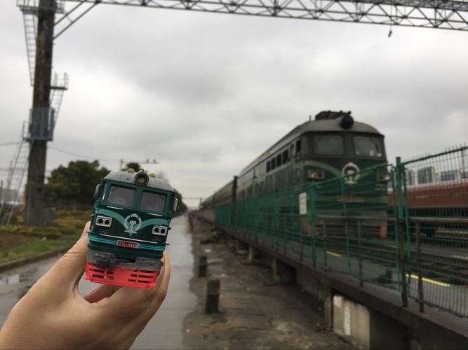 春天里,上局沪段最美的绿皮火车