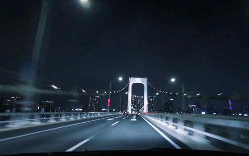 在夜晚的东京开车,别有一番滋味