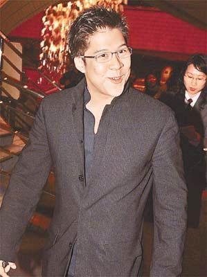 霍启刚被曝与嫩模吴婷演海战门图